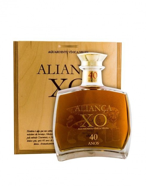 Garcias - Vinhos e Bebidas Espirituosas - AGUARDENTE ALIANÇA XO 40 ANOS CX MADEIRA 1